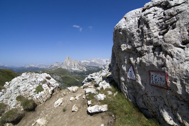 2011-08-24_09-28-35 cadore.jpg - Rast am Forc. Giau